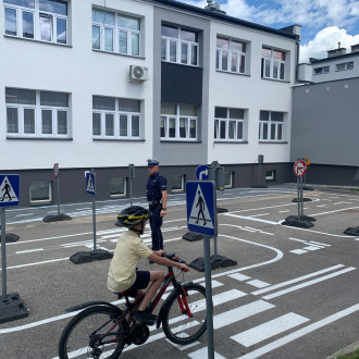 uczeń podczas jazdy na egzaminie