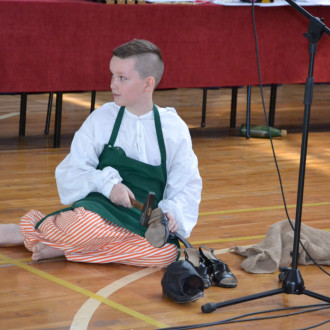 przedstawienie przygotowane przez zespól teartalny Muza z Jedenastki  (11)