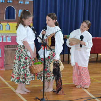 przedstawienie przygotowane przez zespól teartalny Muza z Jedenastki  (7)