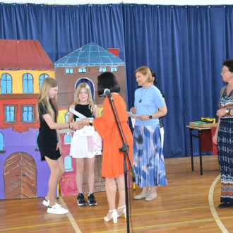 rozdanie nagród i dyplomów dla uczniów w różnych dziedzinach (7)