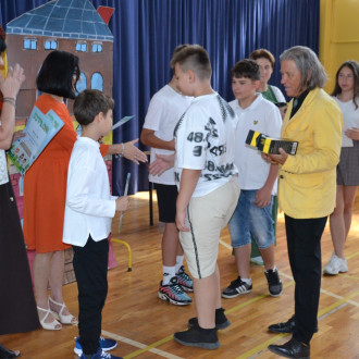 wręczenie nagród za zbiórkę nakretek (5)