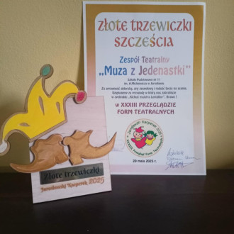 Dyplom złote trzewiczki szczęścia dla zespołu teatralnego Muza z jedenastki