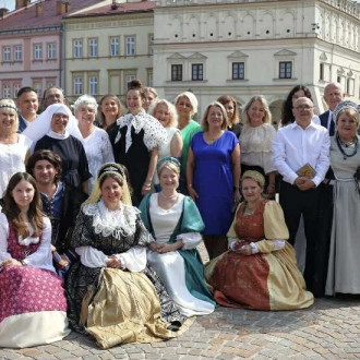 uczestnicy akcji pozują do zdjęcia
