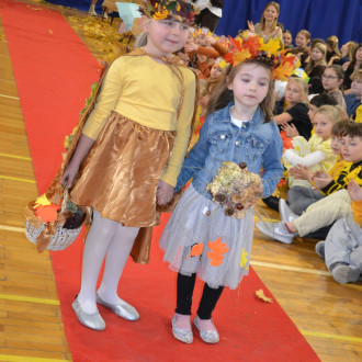 dzieci podczas pokazu