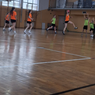 gra dziewcząt
