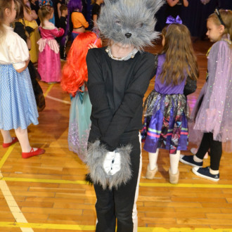 uczennica w przebraniu