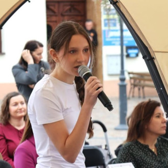 Karolina czyta