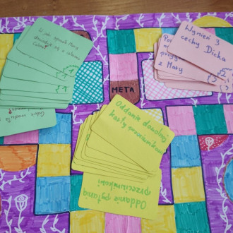 Plansza i karty z pytaniami do gry