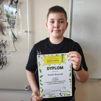 Uczeń klasy piątej z dyplomem