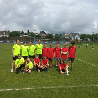 uczniowie z klas czwartych na zawodach