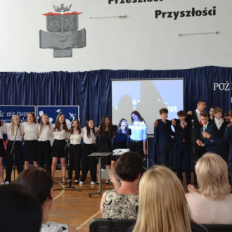 Piosenka w wykonaniu uczniów klas ósmych