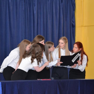 Uczennice podczas występu