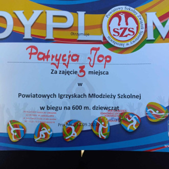 Dyplom dla najlepszej zawodniczki z naszej szkoły