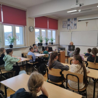 Pani dyrektor odpowiada na pytania czwartoklasistów