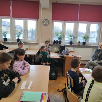 Pani wicedyrektor podczas wywiadu przygotowanego przez klasę czwartą